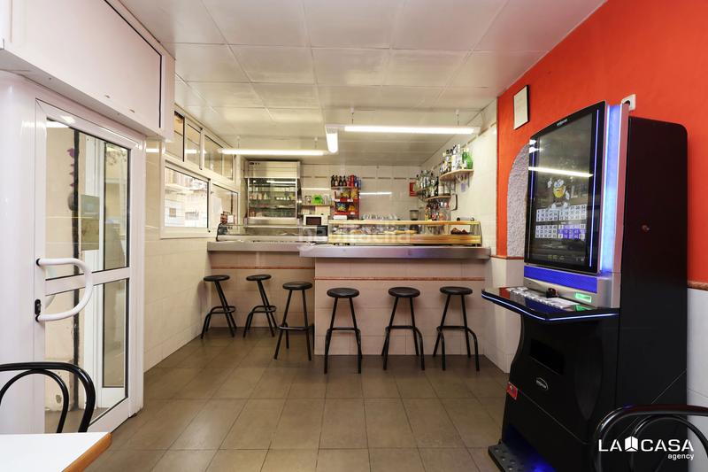 Foto fbf2b35a-93bb-4416-9b1d-c1dbc4d78869. Local comercial a El Poble Sec - Parc de Montjuïc Barcelona