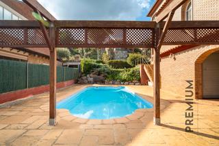 Casa a Begues. Espectacular casa independiente en begues, rodeada de naturaleza