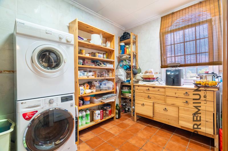 Foto 49791d94-5cf2-46d7-add3-3cf956b0104d. Maison avec chauffage parking piscine dans Begues