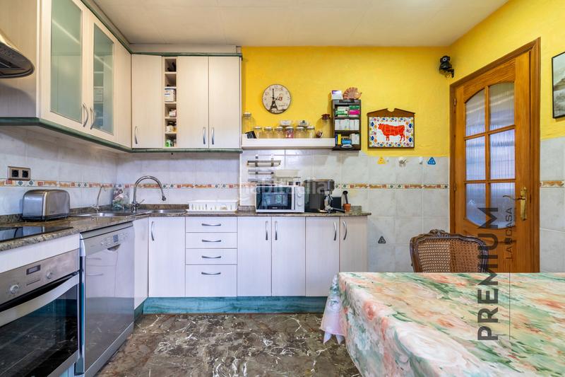 Foto df8bead5-7fa0-4189-80bb-c21ab5819bfc. Maison avec chauffage parking piscine dans Begues