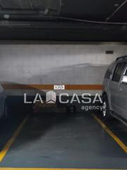 Parking coche en Llefià