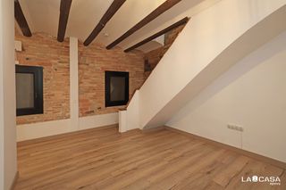 Local Comercial  Carrer d'elkano. Loft dúplex con esencia industrial y diseño actual en poblesec