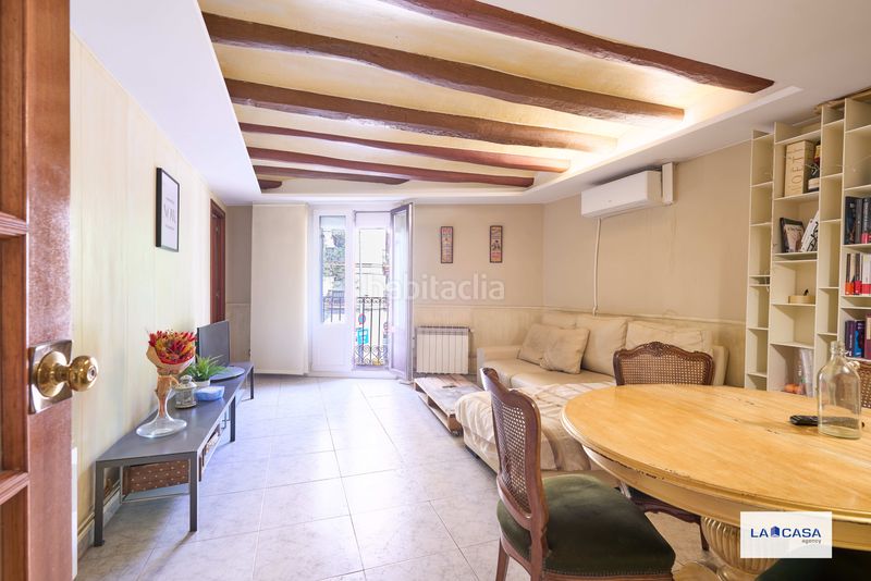 Foto f8718699-ca19-4964-a6b1-00137eb29d89. Pis a Hostafrancs Barcelona