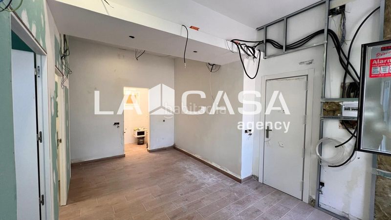 Foto 1aa2bee9-396a-4752-85e4-ce163e576ce2. Local comercial a Prosperitat Barcelona