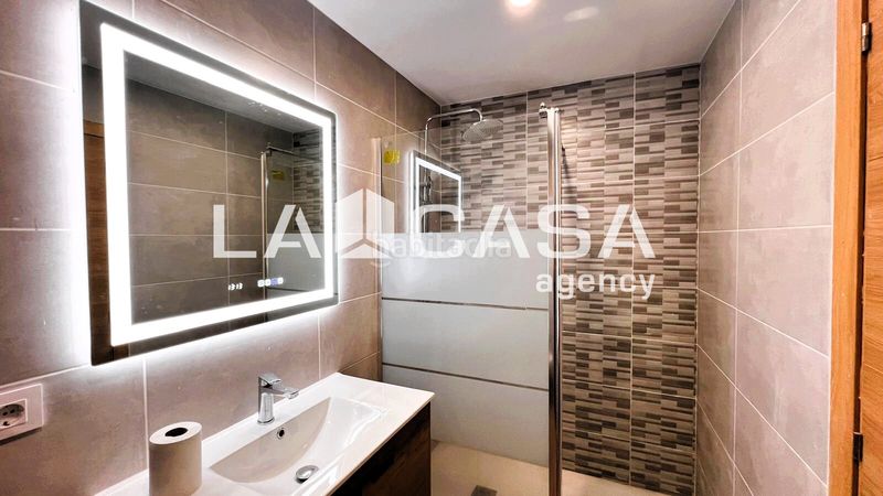 Foto 203abe43-8604-4972-a948-770aee190f01. Local comercial a Prosperitat Barcelona