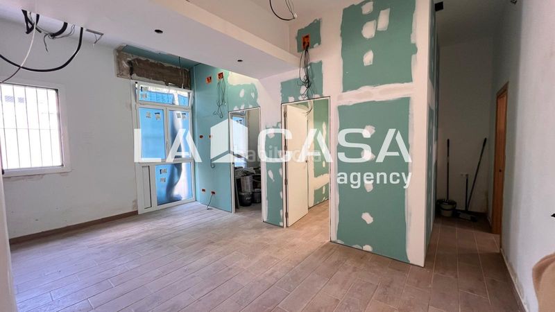 Foto e1823110-d746-4ba8-bfe8-fddb64200414. Local comercial a Prosperitat Barcelona