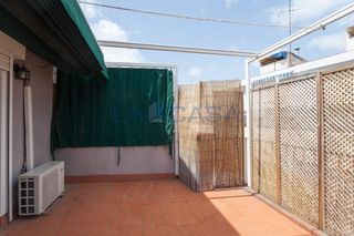 Pis a Collblanc. Ático con terraza privada en calle torns