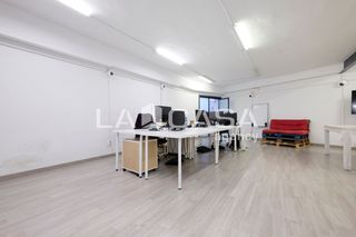 Local Comercial a Guinardó. Local comercial reformado de 142 m2 junto a plaza catalana  vers