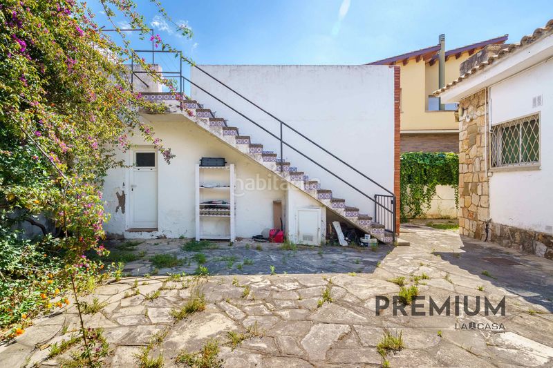 Foto ae3cdc4f-d0fc-48e3-a53d-5861ea3132e7. Casa amb aparcament a Granvía-Mar Castelldefels