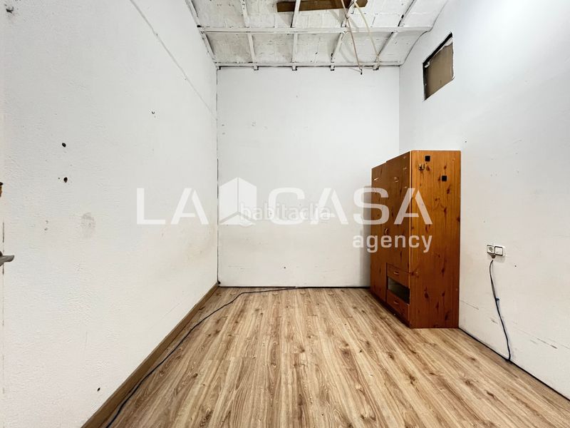 Foto b7f0a2d6-82ee-4da6-9de3-e8958eb3c49e. Local comercial amplio local comercial versátil, funcional y muy bien comunicado en Sant Adrià de Besòs