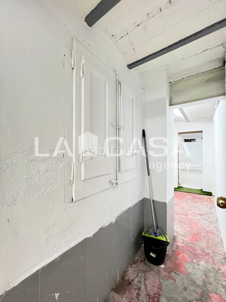 Foto bc859ee2-948b-4f41-9026-1c40b7b7d758. Local comercial amplio local comercial versátil, funcional y muy bien comunicado en Sant Adrià de Besòs
