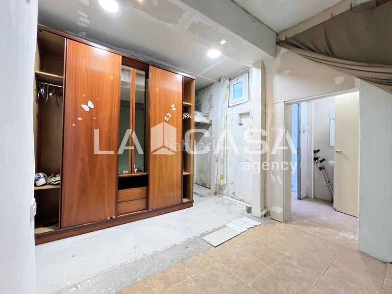 Foto c64f0b09-218b-46fa-a761-96142dcb3520. Local comercial amplio local comercial versátil, funcional y muy bien comunicado en Sant Adrià de Besòs