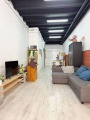 Planta baixa  Carrer del roser. Exclusiva planta baja de diseño industrial con volta catalana en