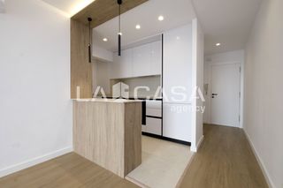 Flat in Can Baró. Piso reformado a estrenar de 3 habitaciones con balcón
