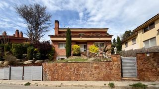 Chalet in Vallromanes. Exclusiva casa unifamiliar con piscina y jardín en vallromanes