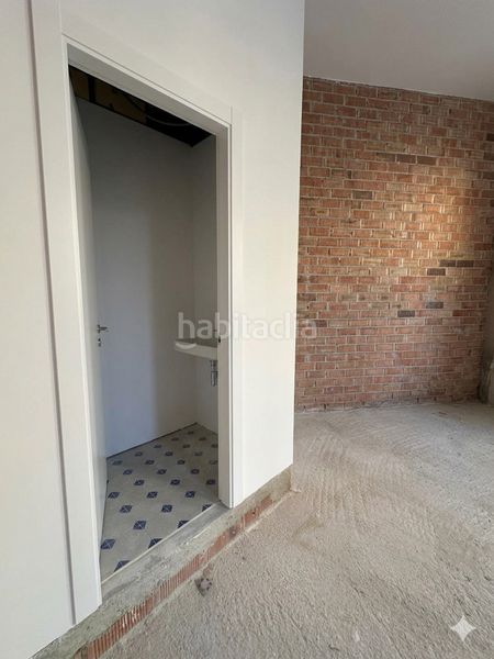 Foto 14ca5408-82a3-4c3c-8870-c7dd1e9eeefa. Local comercial a El Camp de l´Arpa del Clot Barcelona