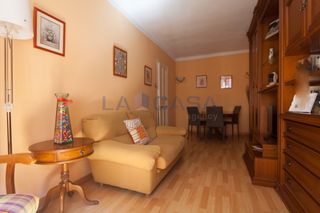Pis a La Florida. Solo inversores. inmueble alquilado con terraza privada