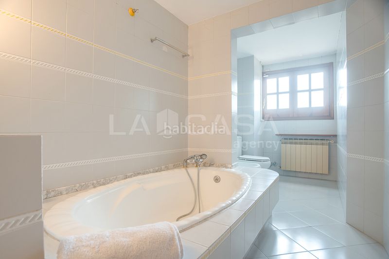 Foto d00a9a05-0281-4f4f-bab0-b2247383531d. Casa amb calefacció aparcament a Lliçà d´Amunt