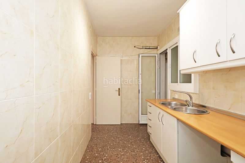 Foto a7ee79bd-9958-43d0-b28b-acebab3ce925. Pis amb aparcament a Sants Barcelona