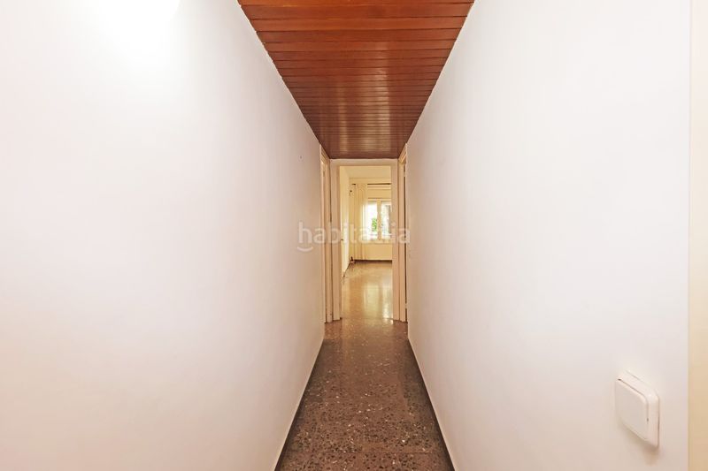 Foto bf2cc0f9-6032-40e5-9397-5422f76f8ffc. Pis amb aparcament a Sants Barcelona