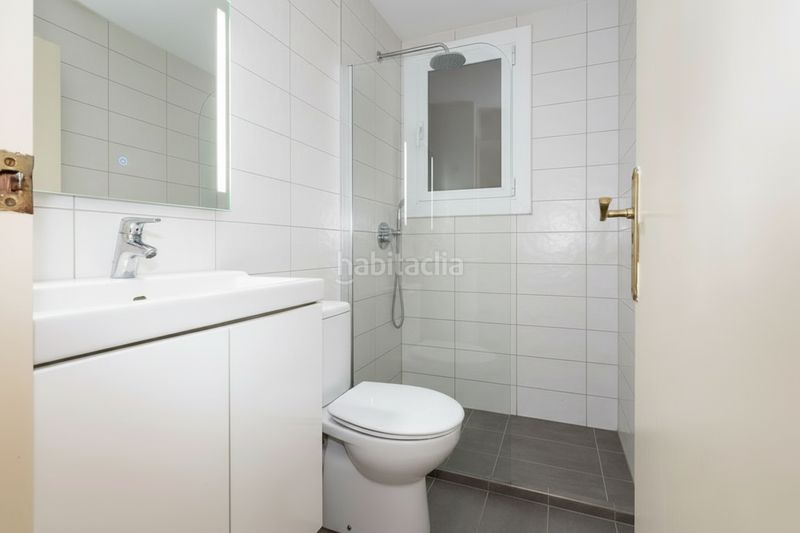 Foto e2d30f40-97d9-4157-b591-5ffdff336514. Pis amb aparcament a Sants Barcelona