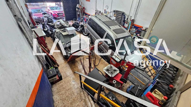 Foto e443a218-3626-4123-945b-7a6c6f23f8ba. Local comercial a Prosperitat Barcelona