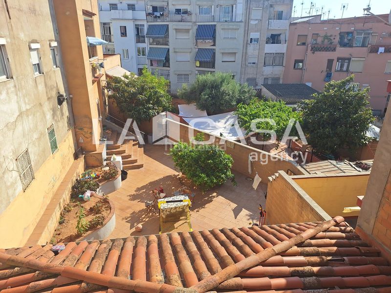 Piso finca de 208 m2 con 2 viviendas y terrado comunitario en Santa Coloma de Gramenet