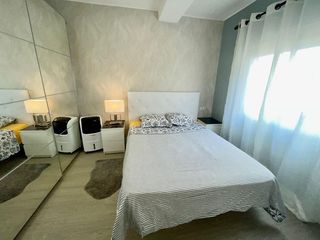 Etagenwohnung in La Florida. Piso exterior de 3 habitaciones con balcón y patio para reforma