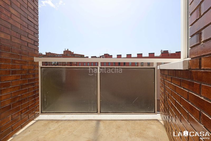 Foto 7bc2a8e5-d789-41f7-b71f-e824a7d7a37c. Pis a Raval Barcelona