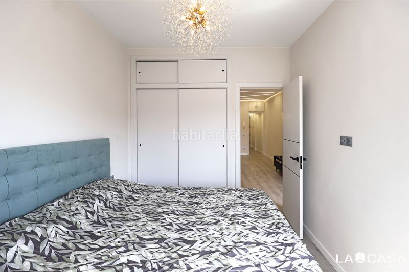 Foto fa8d3fa7-cb0c-4133-b2e8-794658a1b4f7. Pis a Raval Barcelona