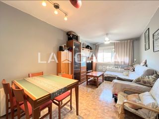 Appartamento in Llefià. Piso luminoso de 65 m2 con 2 habitaciones dobles, ascensor y vis