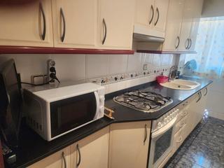 Pis a Les Planes. Piso en tercera planta con 2 habitaciones (antes 3) y 3 balcones
