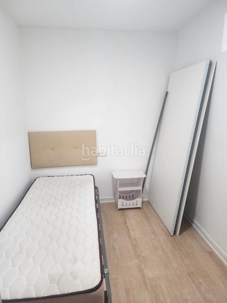 Foto 8a59ac7f-0409-4d43-8e21-39a3c5a2bfd5. Local comercial a Les Planes Sant Joan Despí