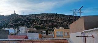 Piso en Barrio de la Concepción. Piso único independiente con garaje/local comercial