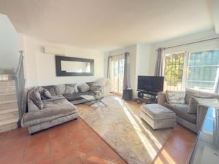 Casa pareada  Calle agustína de aragón. Se vende gran adosado en los pacos, fuengirola, a 1.5 km de la p