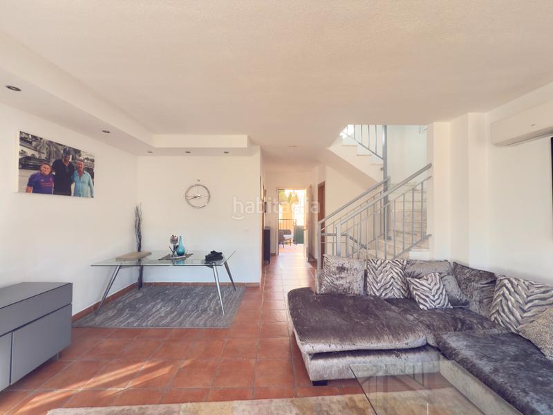 Foto 4e90672c-d26e-49a7-a607-385a4dd3b4f6. Maison jumelée avec parking dans Los Pacos Fuengirola