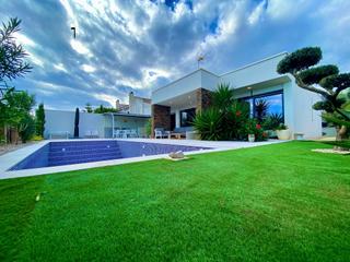 Xalet a Alcanar. Nueva villa lujo contemporáneo con vistas impresionantes al mar