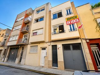Casa a Pueblo. Edificio 2 pisos y 1 local  benicarló