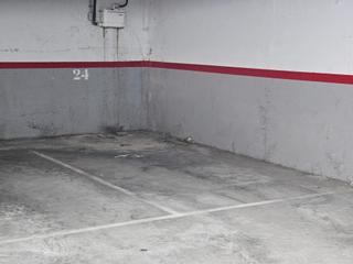 Aparcament cotxe a Centre. Plaza de aparcamiento