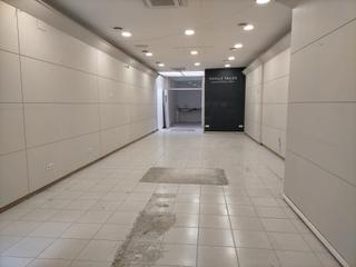 Lloguer Local Comercial  Raval de dins. Local 94 m2 planta baixa