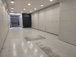 Affitto Locale commerciale  Raval de dins. Local 94 m2 planta baixa