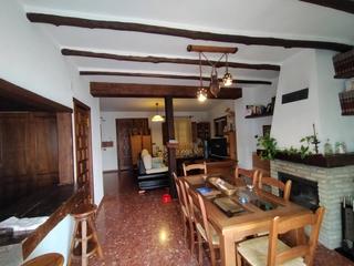 Casa  Toledano. Casa reformada con patio en el cerro
