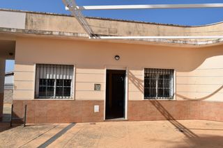 Ufficio in San Bartolomé de la Torre. Se vende local para oficinas