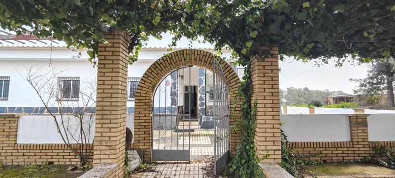 Foto f5e9c4e3-6d63-4cbb-8ede-c3067817044a. Masía finca rústica zona la calvilla en Gibraleón