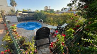 Chalet à Dehesa - Monacilla. Casa independiente en dehesa golf, aljaraque  ubicación privileg
