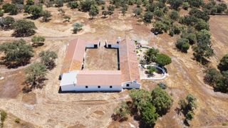 Country house in Villanueva de los Castillejos. Finca rústica en villanueva de los castillejos