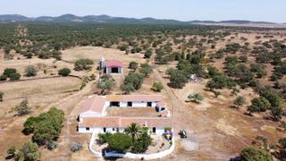 Masia a Villanueva de los Castillejos. Gran cortijo en villanueva de los castillejos
