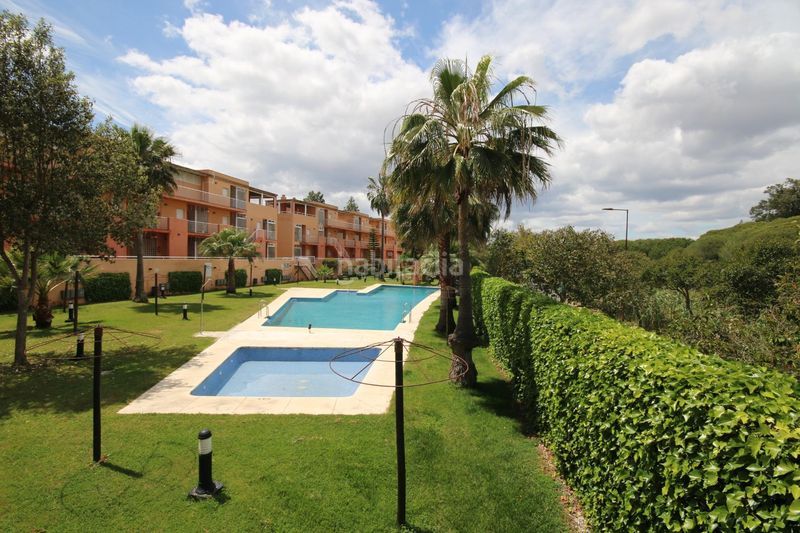 Foto eccf5863-87d6-4dff-9804-4a29c76f78e5. Apartament amb calefacció aparcament piscina a Islantilla golf Islantilla