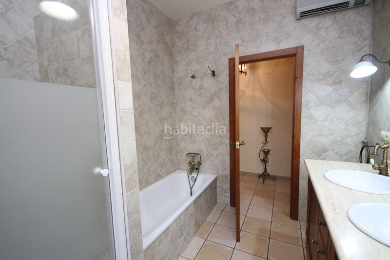 Foto a53948f2-6657-4d78-8840-e74f3628a5e0. Xalet amb calefacció aparcament piscina a Lepe