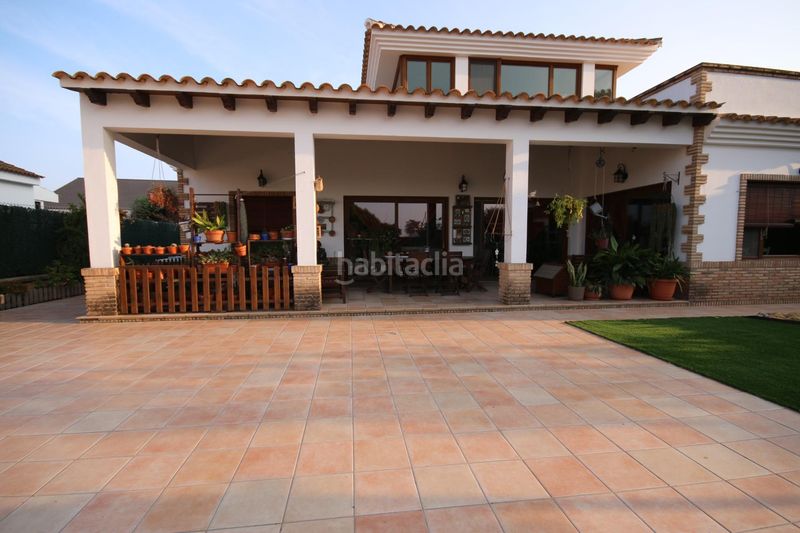 Foto bee0a915-bddb-4238-8fcf-d738c6171a1e. Xalet amb calefacció aparcament piscina a Lepe